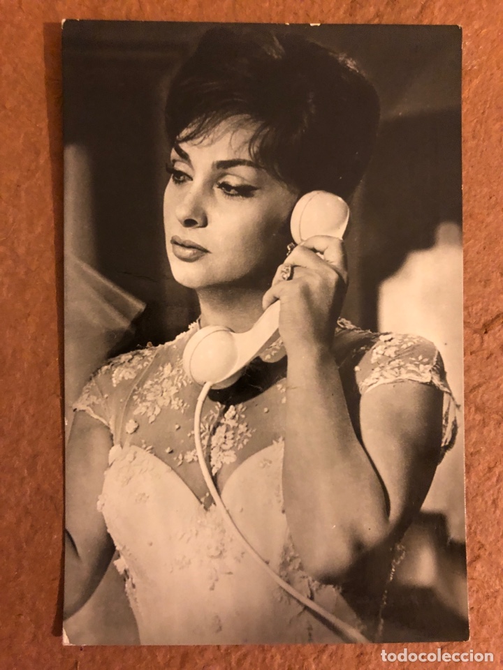 Cinema: GINA LOLLOBRIGIDA. FOTO POSTAL ARCHIVO BERMEJO N&deg; 7347. PEL&Iacute;CULA: CUANDO LLEGUE SEPTIEMBRE.