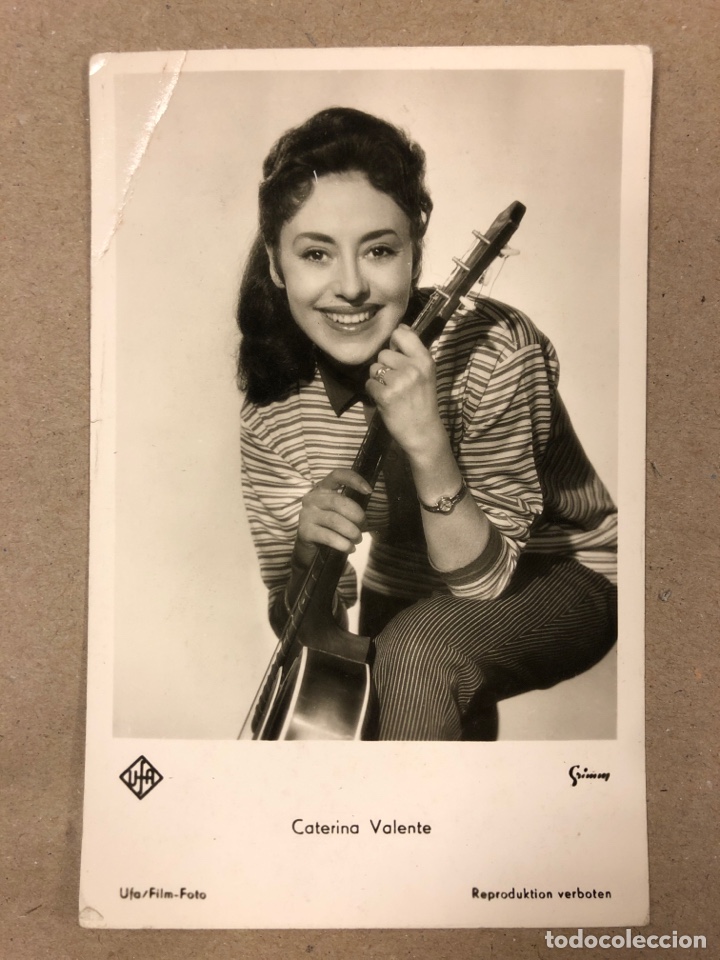 Cinema: CATERINA VALENTE. ANTIGUA FOTO POSTAL EN B/N UFA FILM FOTO. 9,2 x 14,2 Cms.