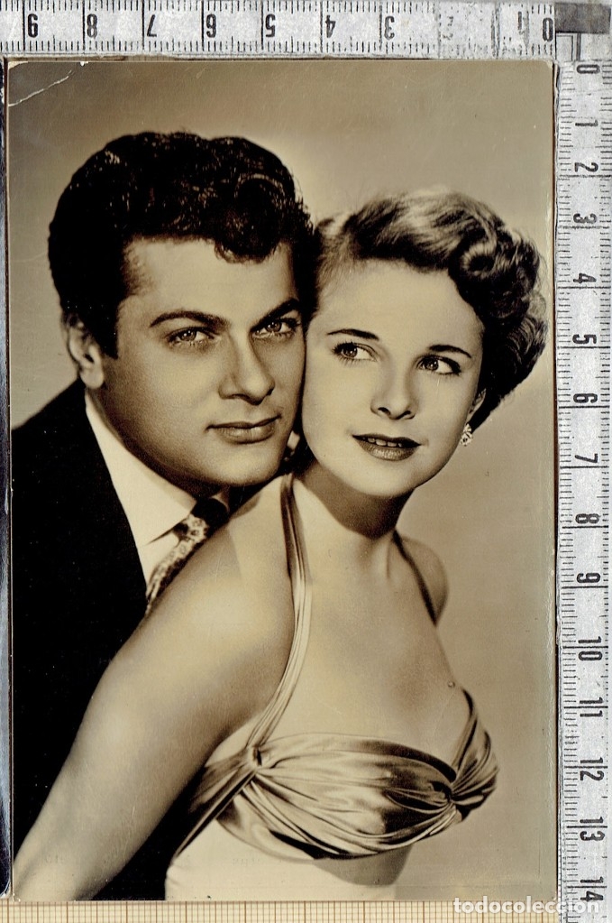 Kino: FOTO POSTAL TONY CURTIS MONA FREEMAN - 1958.