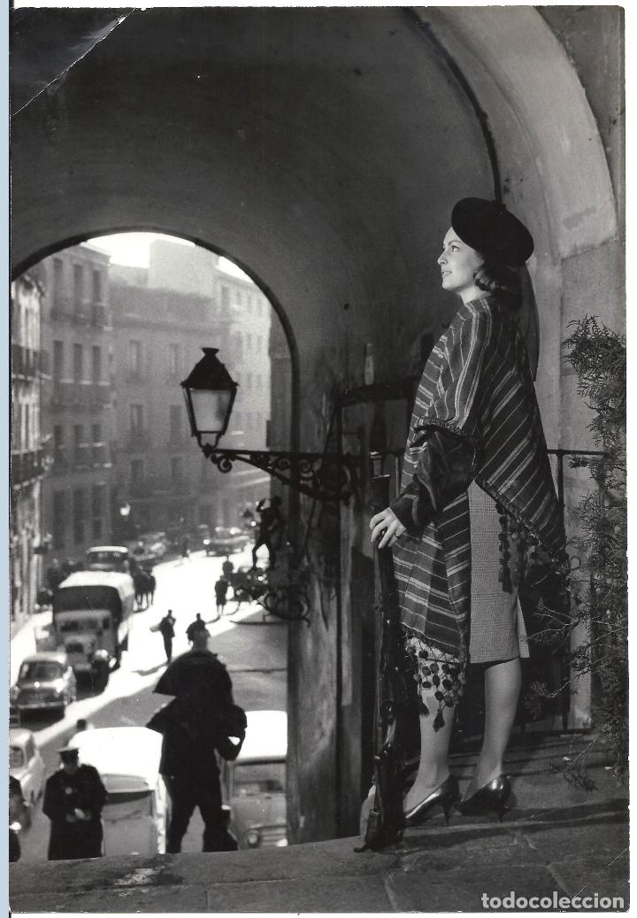 Cine: F30813 IRAN EORY PLAZA MAYOR FOTO B/N ORIGINAL ESPA&Ntilde;OLA PRENSA FOTOGRAFO TORREMOCHA