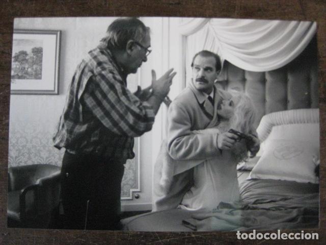Cine: si te dicen que cai - FOTO ORIGINAL B/N - rodaje vicente aranda lluis homar victoria abril 10x15