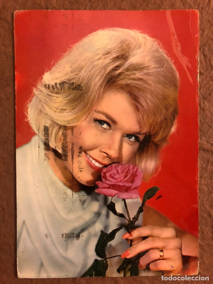 Cine: DORIS DAY. POSTAL CIRCULADA DE LA PEL&Iacute;CULA NO ME MANDES FLORES. ARCHIVO BERMEJO C-205 (1964).