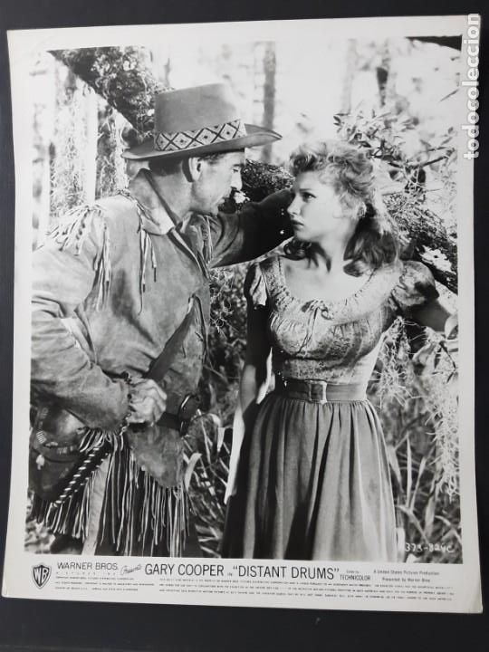 Cine: FOTO ORIGINAL DE PRENSA, GARY COOPER EN DISTANT DRUMS (TAMBORES LEJANOS)