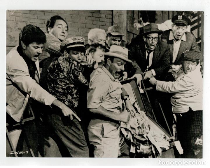 Cine: FOTOGRAFIA ORIGINAL - PELICULA EL MUNDO ESTA LOCO, LOCO, LOCO