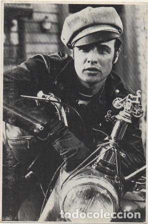 Cine: FOTOGRAFIA DE CINE: MARLON BRANDO. SERIE ARTISTAS N&ordm; 13. PRODECO. 27X18 CM. CI-1075