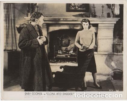 Cine: FOTOGRAFIA DE CINE: GARY COOPER EN LA PELICULA -CLOAK AND DAGGER- 26X20,5 CM. CI-1092