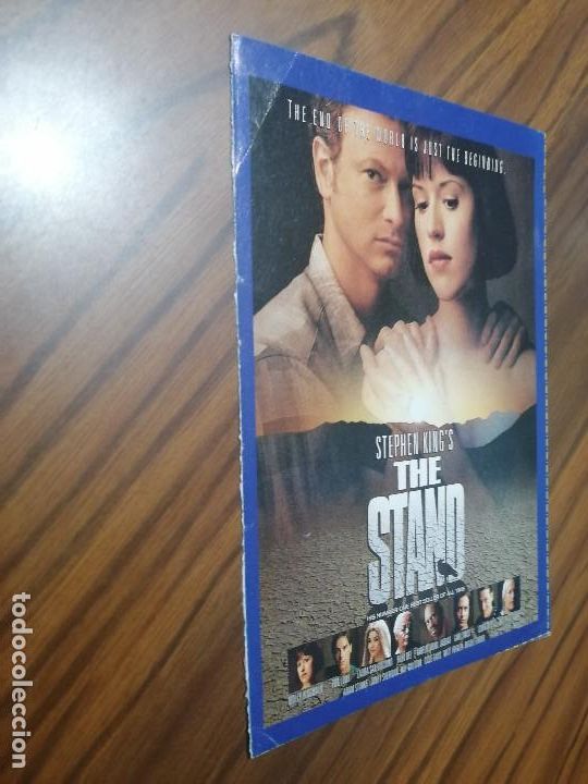 Cinema: THE STAND. FOTO DEL CARTEL Y BIBLIOGRAF&Iacute;A DE LA PEL&Iacute;CULA POR DETR&Aacute;S. FORMATO POSTAL. BUEN ESTADO