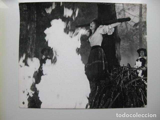 Cine: dracula y las mellizas - foto original b/n - Twins of Evil hammer production Judy Matheson