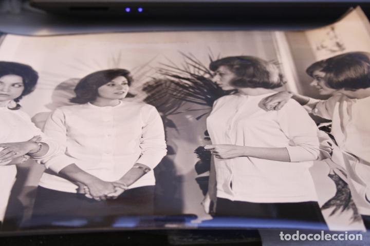 Cine: FOTO ORIGINAL CONCHA VELASCO  TERELE PAVEZ 18 X 24 CMS LA BODA ERA A LAS 12 RODAJE
