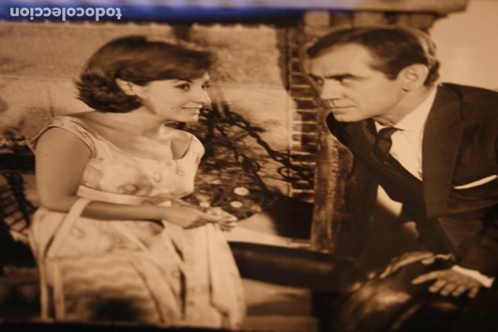 Cine: FOTO ORIGINAL CONCHA VELASCO  ISMAEL MERLO 18 X 24 CMS LA BODA ERA A LAS DOCE RODAJE