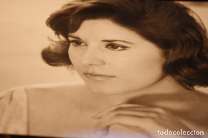 Cine: FOTO ORIGINAL CONCHA VELASCO  18 X 24 CMS LA BODA ERA A LAS DOCE RODAJE