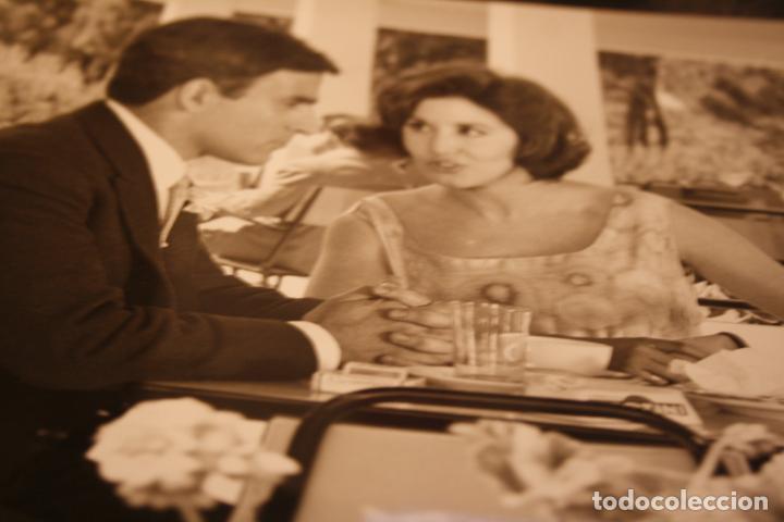 Cine: FOTO ORIGINAL CONCHA VELASCO PEPE RUBIO  18 X 24 CMS LA BODA ERA A LAS DOCE RODAJE