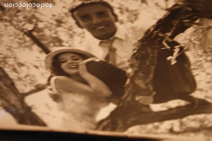 Cine: FOTO ORIGINAL CONCHA VELASCO PEPE RUBIO 18 X 24 CMS LA BODA ERA A LAS DOCE RODAJE