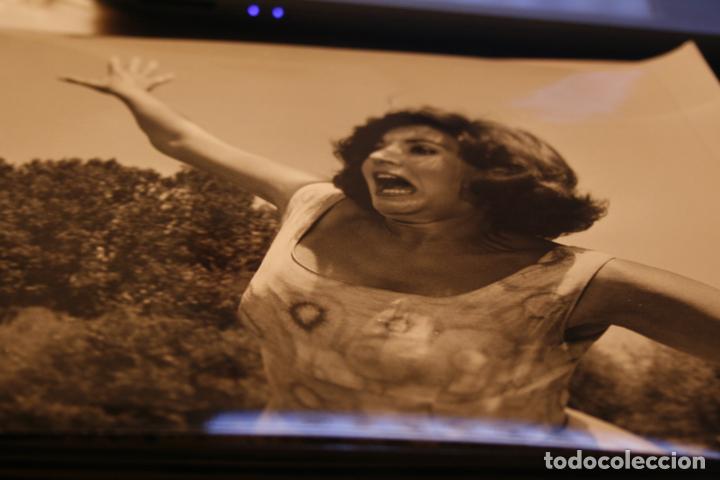 Cine: FOTO ORIGINAL CONCHA VELASCO  18 X 24 CMS LA BODA ERA A LAS DOCE RODAJE