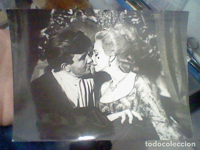 Cine: TOM JONES  PELICULA FOTOGRAFIA 16,5 X 12  CMS APROX  1963