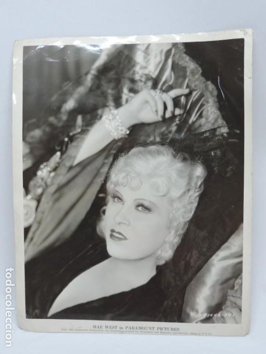 Cine: FOTOGRAFIA DE LA ACTRIZ MAE WEST IN PARAMOUNT PICTURES, GRAN TAMA&Ntilde;O MIDE 26 X 20 CMS.