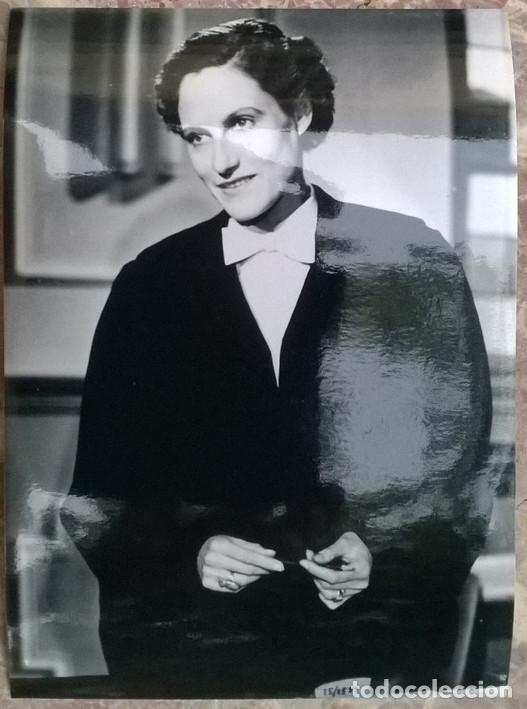 Kino: 2 fotos de Abdruck Honorarfrei: Staatsanw&auml;ltin Corda. Ingeborg Egholm 1953 (13 x 18 cm)
