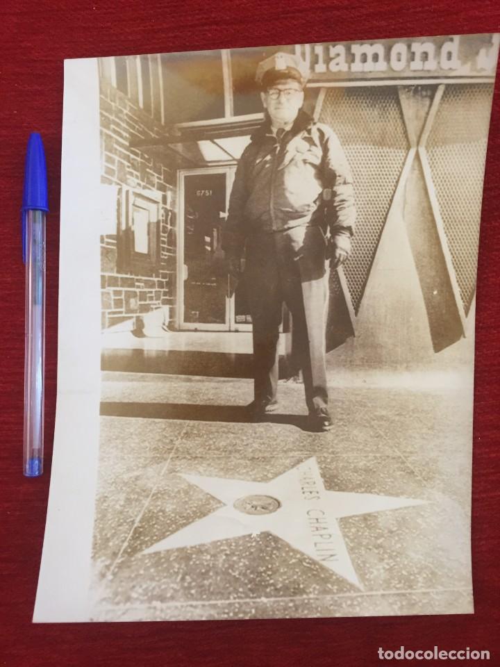 Cine: F8891 FOTO FOTOGRAFIA ORIGINAL DE PRENSA ESTRELLA CHARLOT CHARLES CHAPLIN HOLLYWOOD 1972