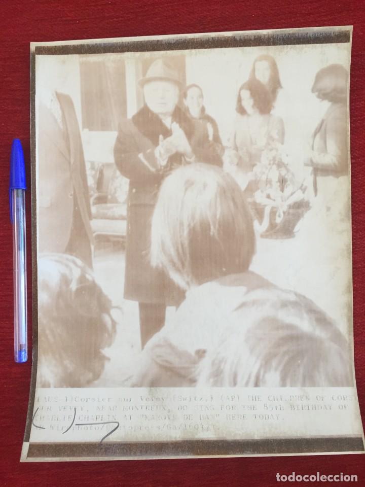 Cine: F8895 FOTO FOTOGRAFIA ORIGINAL DE PRENSA CHARLOT CHARLES CHAPLIN EN SUIZA 85 CUMPLEA&Ntilde;OS