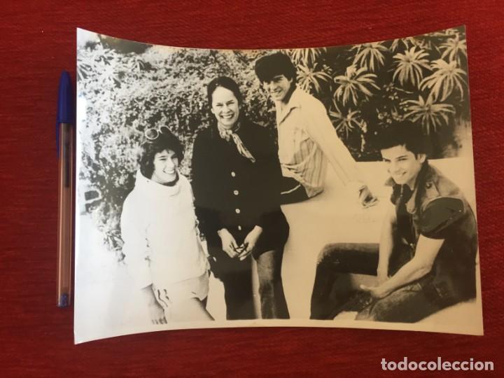 Cine: F8898 FOTO FOTOGRAFIA ORIGINAL DE PRENSA CHARLOT CHARLES CHAPLIN FAMILIA OONA 1978