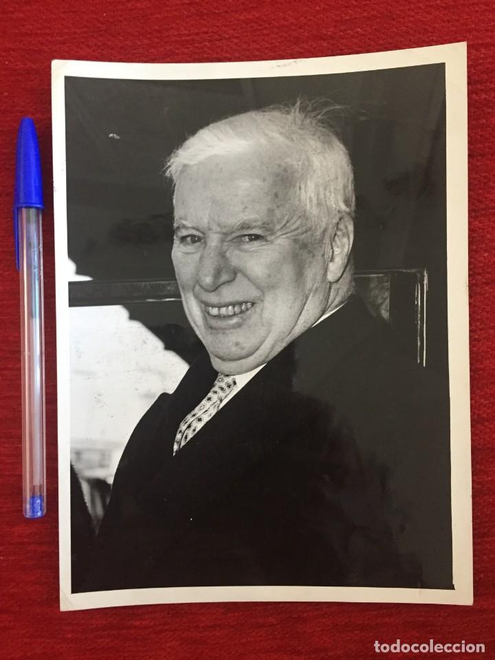 Cine: F8901 FOTO FOTOGRAFIA ORIGINAL DE PRENSA CHARLOT CHARLES CHAPLIN 1962