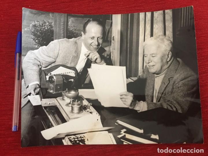 Cine: F8907 FOTO FOTOGRAFIA ORIGINAL DE PRENSA CHARLOT CHARLES CHAPLIN FREDERICK SAND 1964