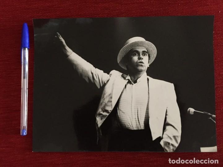 Cin&eacute;ma: F8915 FOTO FOTOGRAFIA ORIGINAL DE PRENSA CANTANTE ELTON JOHN CONCIERTO