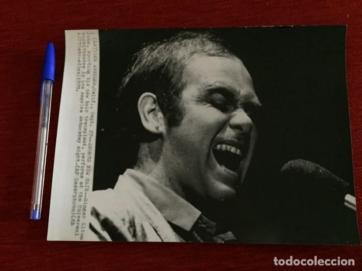 Cin&eacute;ma: F8920 FOTO FOTOGRAFIA ORIGINAL DE PRENSA CANTANTE ELTON JOHN EL UNIVERSAL AMPHITHEATRE LOS ANGELES