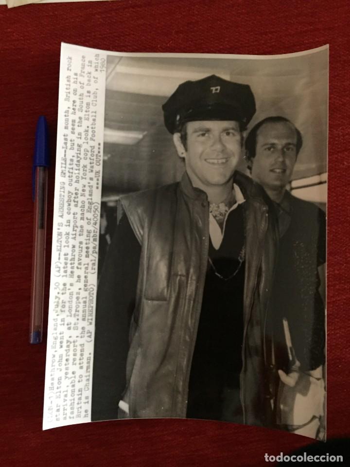 Cin&eacute;ma: F8924 FOTO FOTOGRAFIA ORIGINAL DE PRENSA CANTANTE ELTON JOHN EN LONDRES WATFORD
