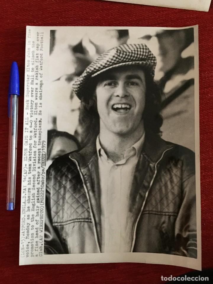 Kino: F8930 FOTO FOTOGRAFIA ORIGINAL DE PRENSA CANTANTE ELTON JOHN EN WATFORD