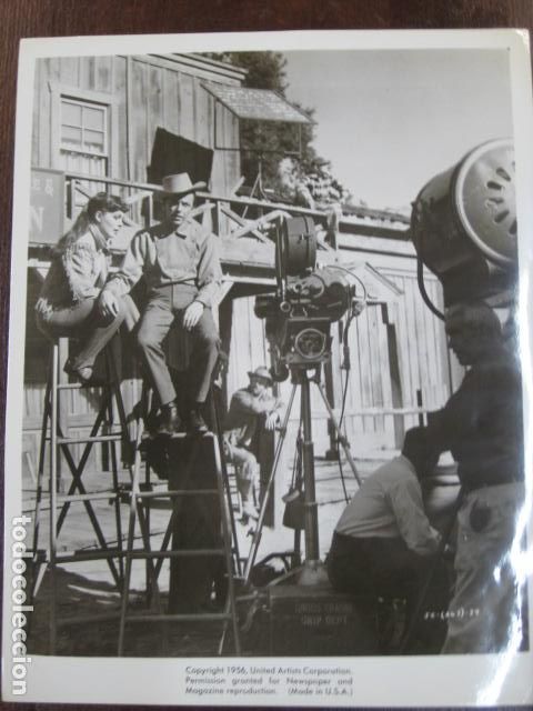 Cine: Johnny Concho - foto b/n original rodaje - johnny el cobarde frank sinatra Phyllis Kirk