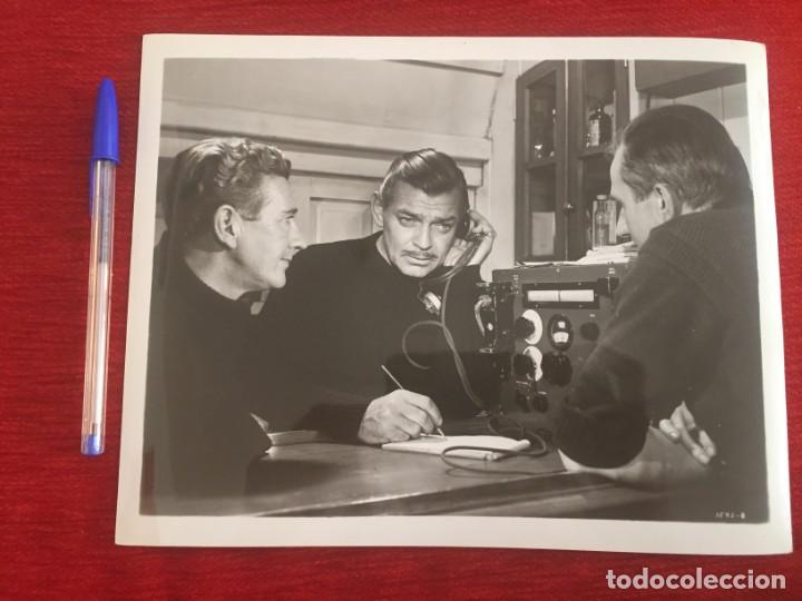 Cine: F9760 FOTO FOTOGRAFIA ORIGINAL DE PRENSA CINE CLARK GABLE RUN SILENT RUN DEEP 1958