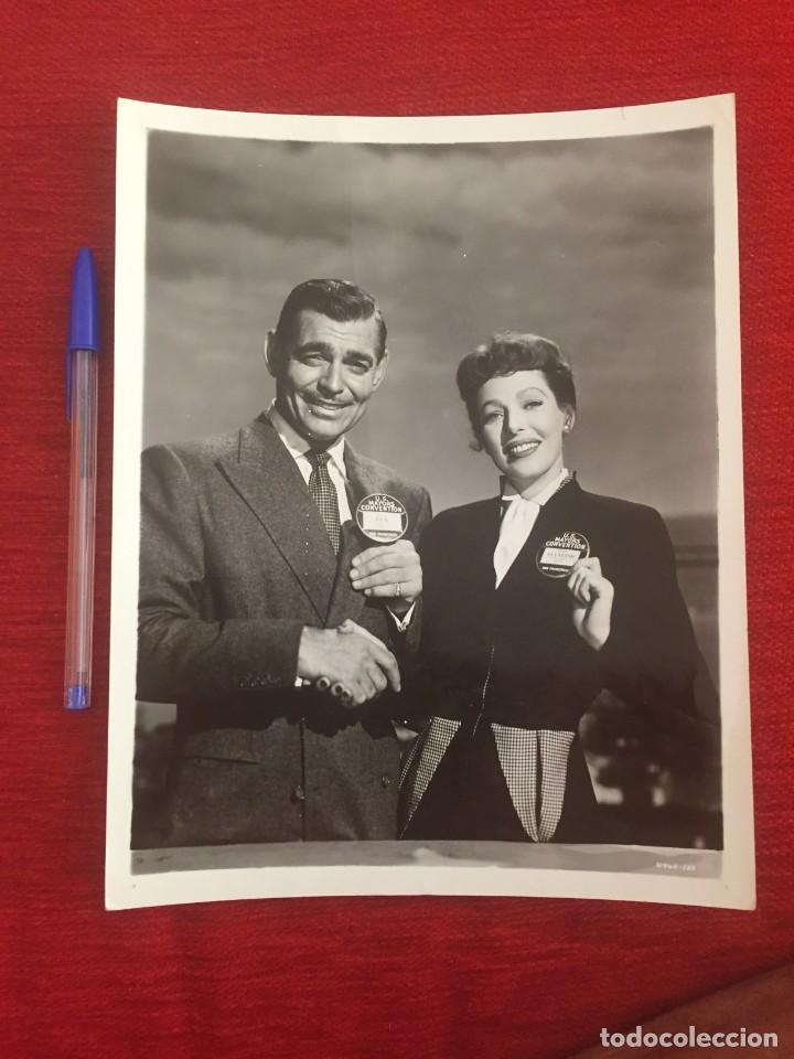 Cine: F9764 FOTO FOTOGRAFIA ORIGINAL DE PRENSA CINE CLARK GABLE LORETA YOUNG KEY TO THE CITY 1949