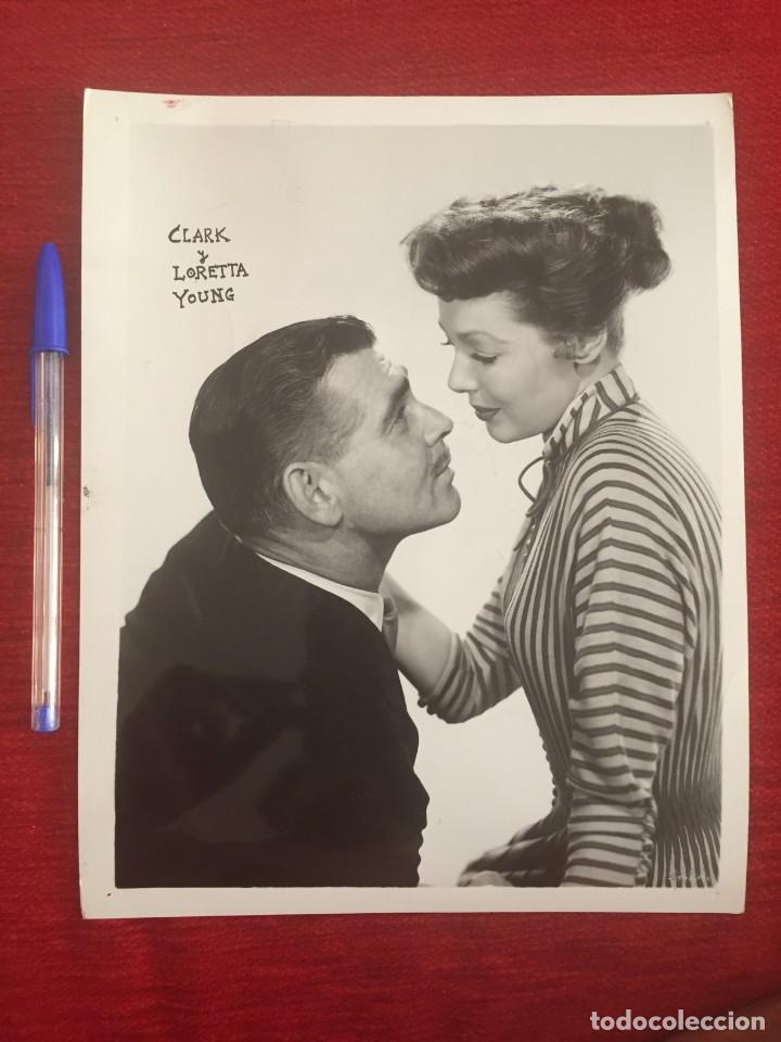 Cine: F9766 FOTO FOTOGRAFIA ORIGINAL DE PRENSA CINE CLARK GABLE LORETA YOUNG KEY TO THE CITY 1949