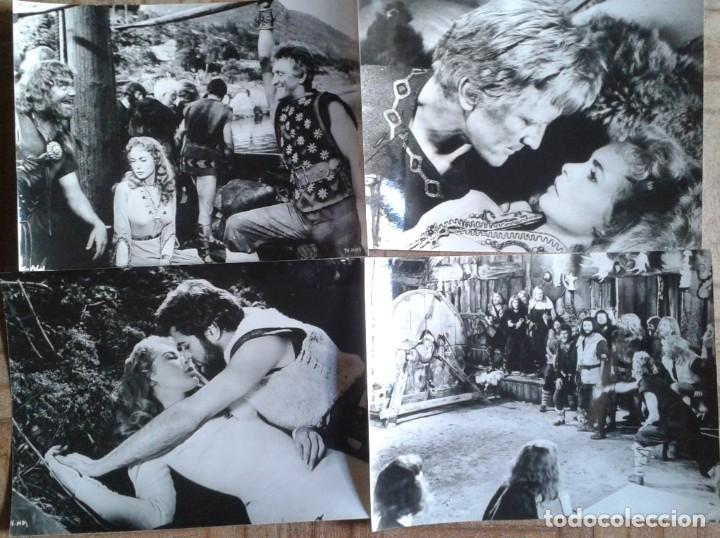 Cine: LOS VIKINGOS. 4 FOTOS. KIRK DOUGLAS, TONY CURTIS, JANET LEIGH, ERNEST BORGNINE
