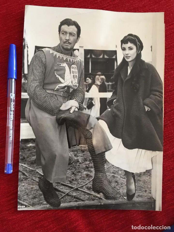 Cine: F9887 FOTO FOTOGRAFIA ORIGINAL DE PRENSA LIZ ELIZABETH TAYLOR ROBERT TAYLOR (29-1-1952) IVANHOE