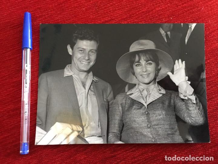Cine: F9913 FOTO FOTOGRAFIA ORIGINAL DE PRENSA LIZ ELIZABETH TAYLOR Eddie Fisher EN ROMA