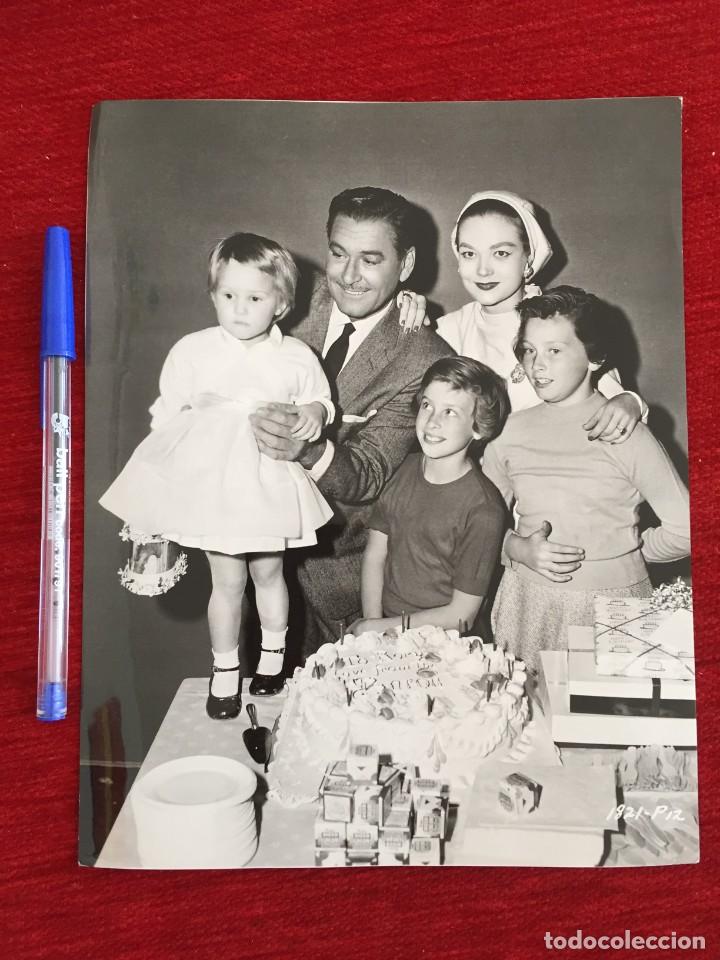 Cine: F9971 FOTO FOTOGRAFIA ORIGINAL DE PRENSA ERROL FLYNN Y FAMILIA