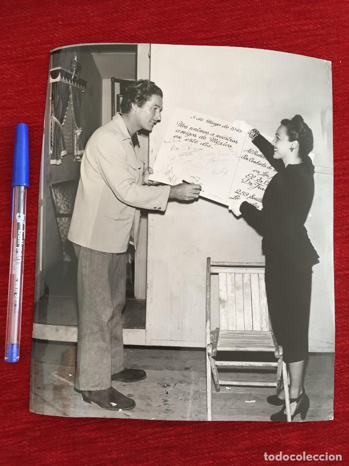 Cine: F9975 FOTO FOTOGRAFIA ORIGINAL DE PRENSA CINE ERROL FLYNN LINA ROMAY ADVENTURES OF DON JUAN