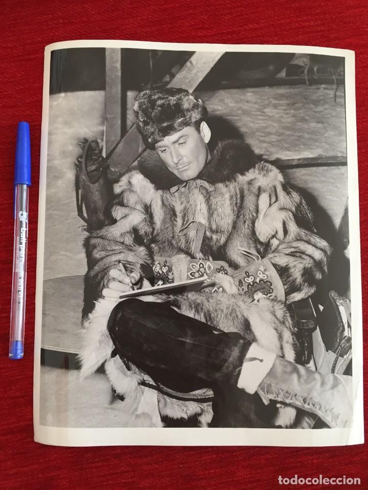 Cinema: F9976 FOTO FOTOGRAFIA ORIGINAL DE PRENSA CINE ERROL FLYNN NORTHERN PURSUIT
