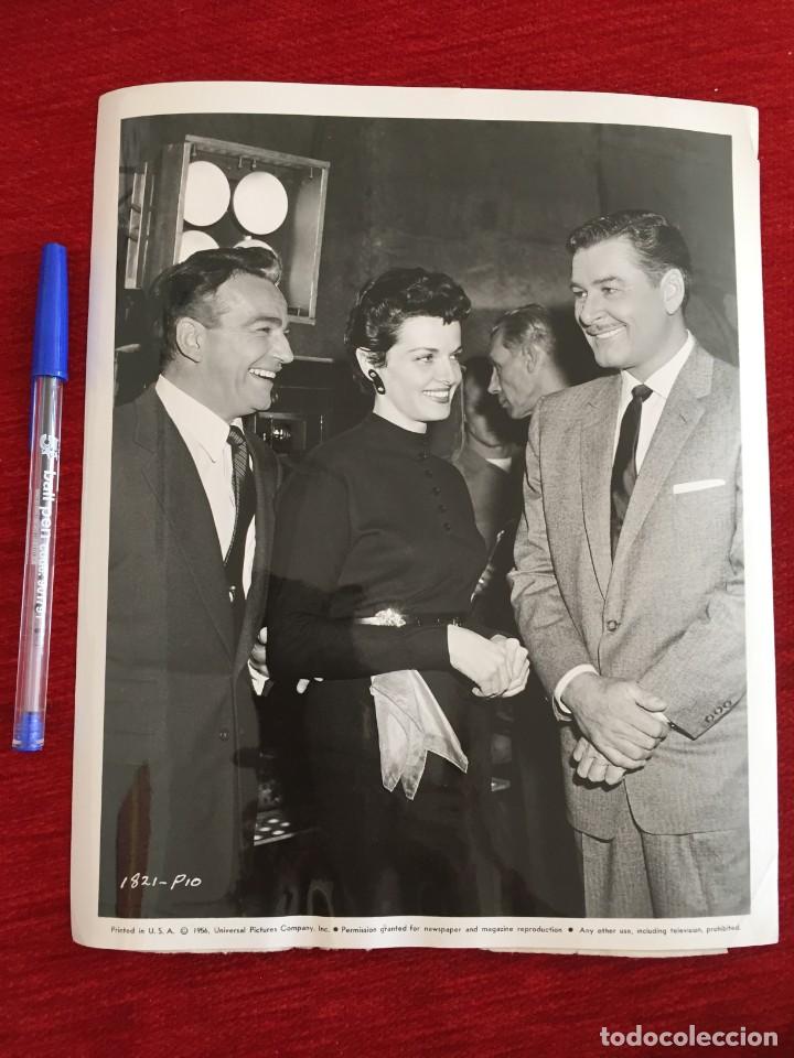 Cine: F9978 FOTO FOTOGRAFIA ORIGINAL DE PRENSA CINE ERROL FLYNN JOHN BENTLEY JANE RUSSELL