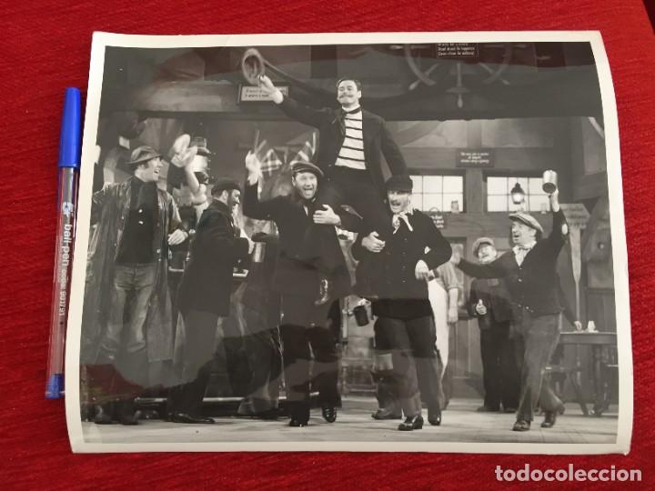Cinema: F9981 FOTO FOTOGRAFIA ORIGINAL DE PRENSA CINE ERROL FLYNN Thank Your Lucky Stars