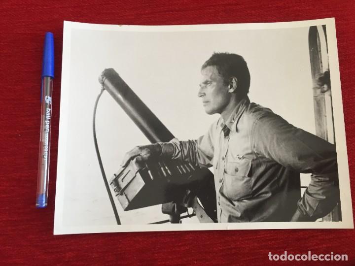 Cine: F10008 FOTO FOTOGRAFIA ORIGINAL DE PRENSA CINE CHARLTON HESTON Midway 1976