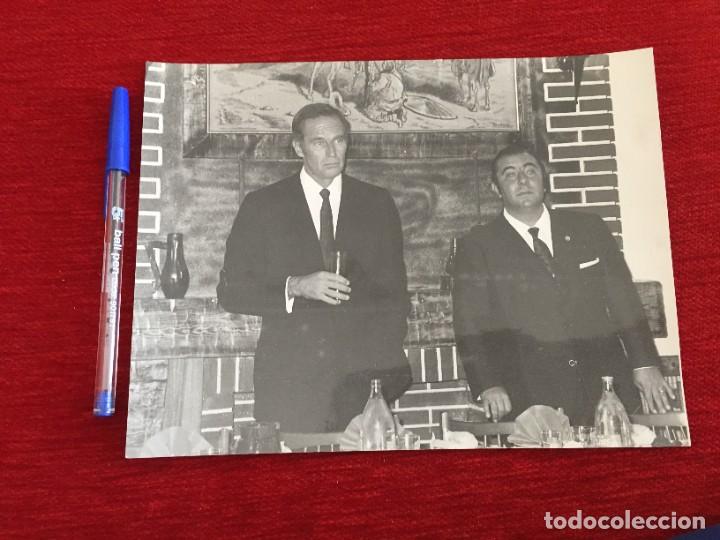 Cine: F10009 FOTO FOTOGRAFIA ORIGINAL DE PRENSA CINE CHARLTON HESTON EN MADRID