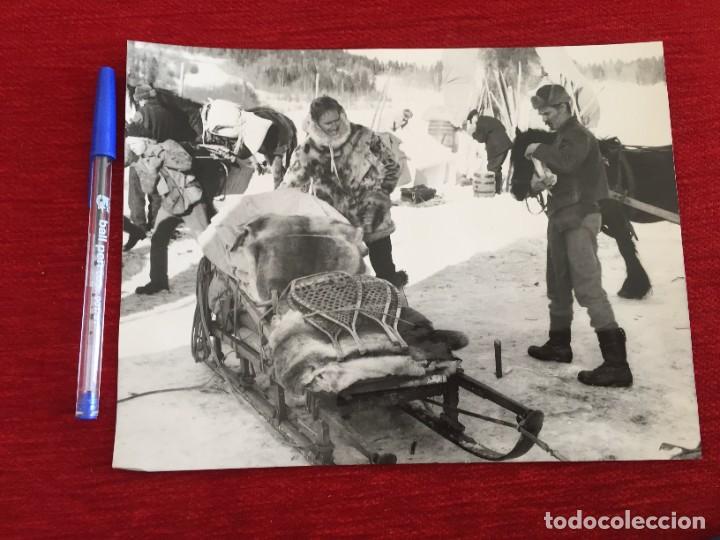 Cine: F10010 FOTO FOTOGRAFIA ORIGINAL DE PRENSA CINE CHARLTON HESTON RODAJE EN OSLO