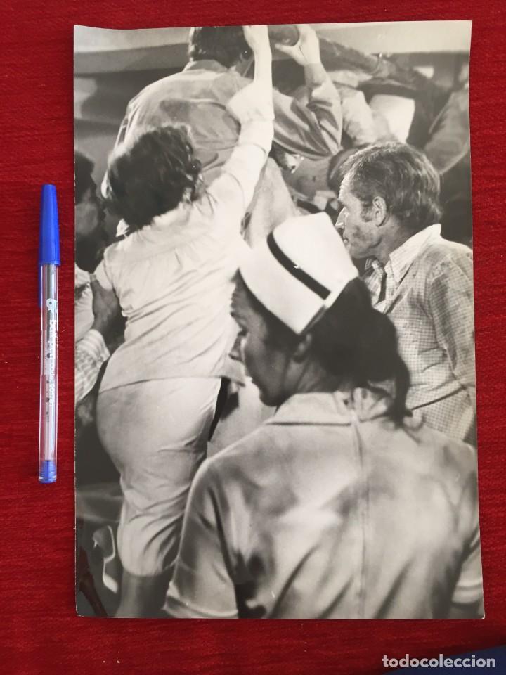 Cine: F10018 FOTO FOTOGRAFIA ORIGINAL DE PRENSA CINE CHARLTON HESTON EARTHQUAKE TERREMOTO 1974