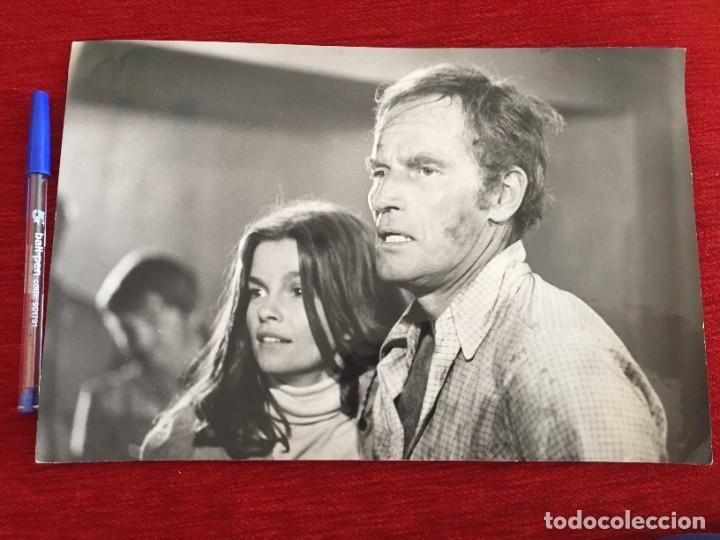 Cine: F10023 FOTO FOTOGRAFIA ORIGINAL DE PRENSA CINE CHARLTON HESTON EARTHQUAKE TERREMOTO 1974