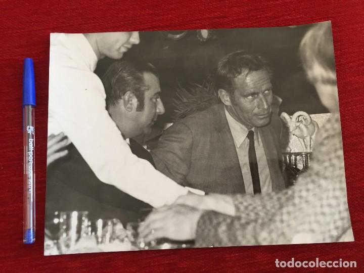 Cine: F10029 FOTO FOTOGRAFIA ORIGINAL DE PRENSA CINE CHARLTON HESTON EN MADRID