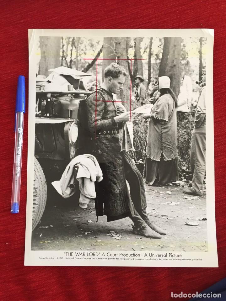 Cine: F10040 FOTO FOTOGRAFIA ORIGINAL DE PRENSA CINE CHARLTON HESTON The War Lord 1965 EL SE&Ntilde;OR FEUDAL