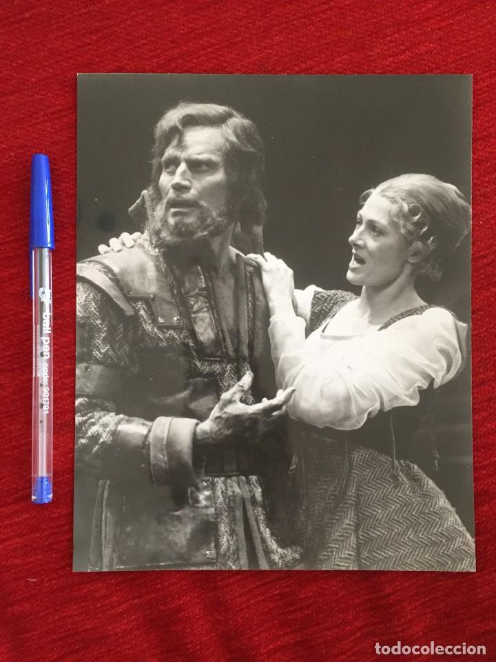 Cine: F10057 FOTO FOTOGRAFIA ORIGINAL DE PRENSA CINE CHARLTON HESTON VANESSA REDGRAVE MACBETH